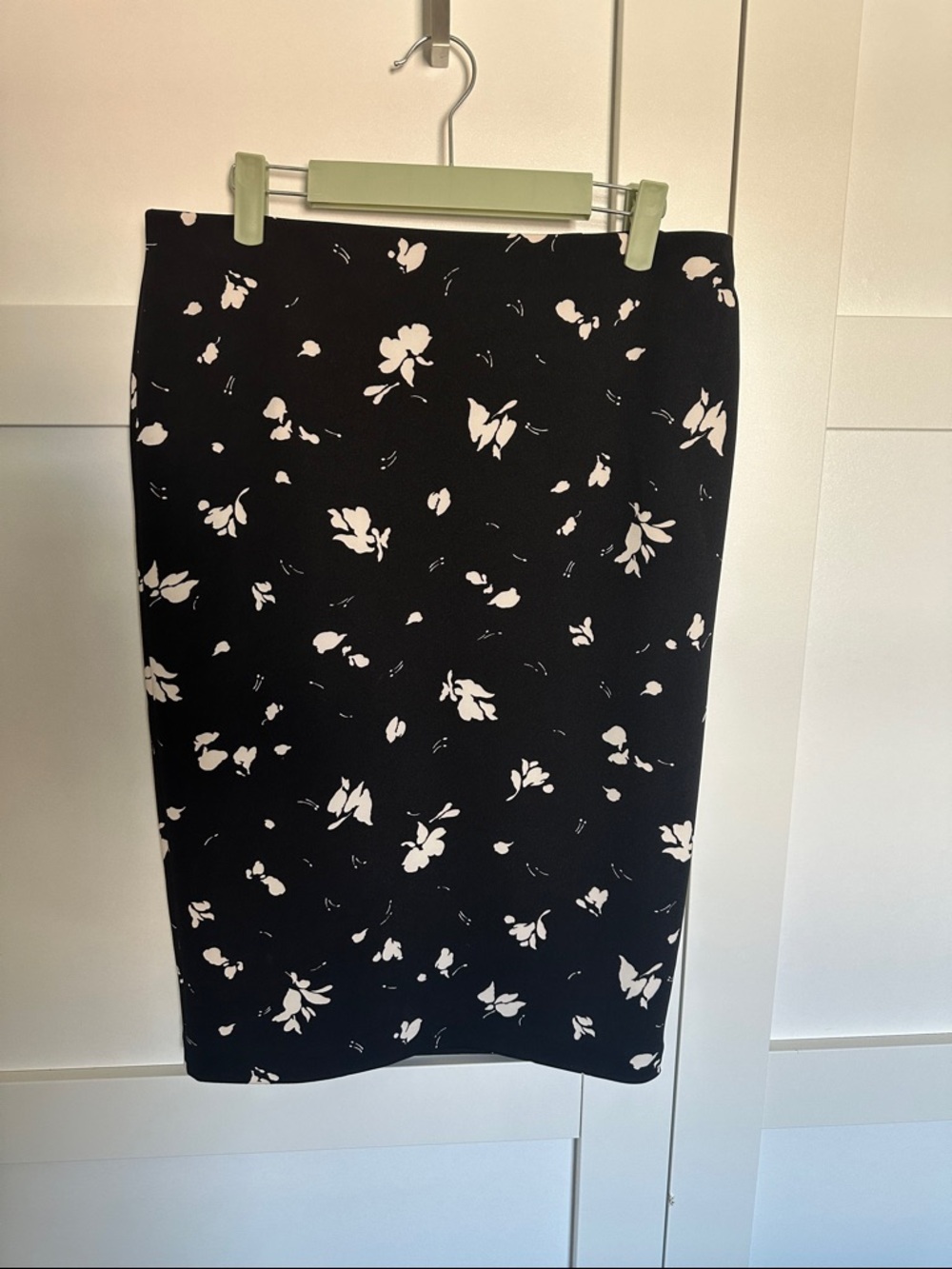 Vince Camuto Black Pencil Skirt with White Floral Scatter - unlined